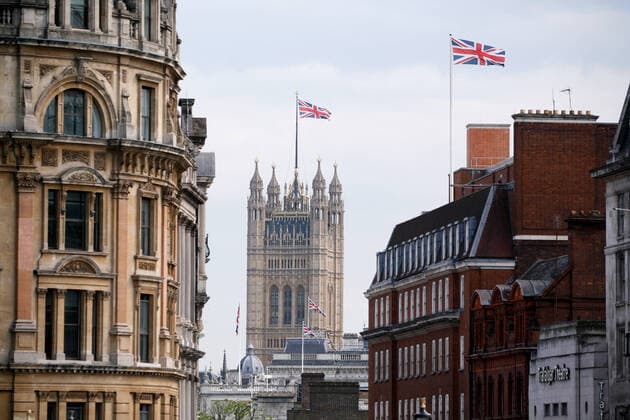 Daily Life In London A Union flag flies from the top of the Victoria Tower of the Houses of Parliament, seen from Trafalgar Square, in warm afternoon weather in London, England, on June 2, 2021. Temperatures reached 26C in London today, on what has been one of the warmest days of the year so far. London United Kingdom cliff-dailylif210602_npEDQ  Copyright: xDavidxCliffx
