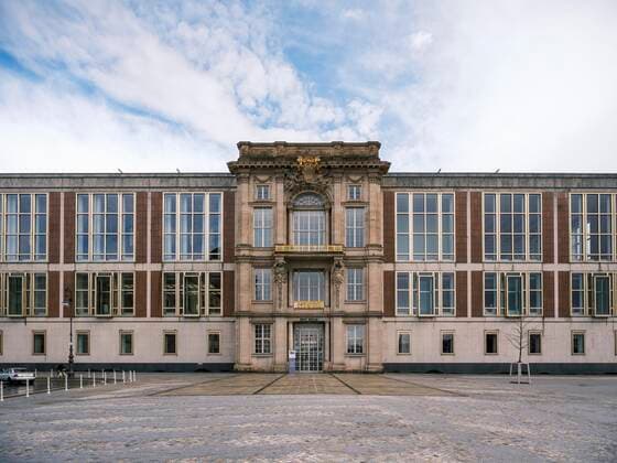 DDR-Staatsratsgebäude am Schlossplatz mit ehemaligem Portal IV des Berliner Stadtschloss, Stil Ost-Moderne, Architekten, Roland Korn und Hans Erich Bogatzky, Berlin-Mitte, Berlin, Deutschland, Europa *** GDR Staatsratsgebäude am Schlossplatz with former Portal IV of the Berlin City Palace, style East Modernism, Architects, Roland Korn and Hans Erich Bogatzky, Berlin Mitte, Berlin, Germany, Europe Copyright: imageBROKER OliverxMann iblohm06751211.jpg