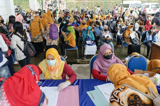 Mass Vaccation In Indonesia Residents queue to get a dose of the Sinovac Biotech Ltd. Covid-19 vaccine during mass vaccination in Salatiga on June 3, 2021. The Indonesian Ministry of Health is targeting an increase in the vaccination program from 500,000 doses per day to 1 million doses per day. Jakarta Indonesia wicaksono-notitle210603_npRN9  Copyright: xGalihxYogax