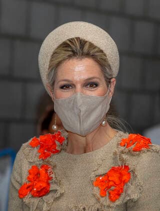 03-06-2021 Winterswijk Queen Maxima planting a tree during the opening of the new Hesselink Koffie office in Winterswijk. Â  Copyright: xPPEx