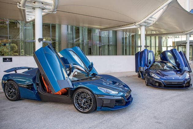 Mate Rimac introduced Nevera: This car pushes the boundaries Nevera, Mate Rimac s new car can be seen at the presentation to potential buyers. Mate Rimac gave a statement to the media regarding his new electric car Nevera. Nevera is a serial car, we discovered the final version of that car, which is now starting production and delivery to customers. Homologation will be completed in the next few months. What is interesting about this car is that it pushes the boundaries - said Rimac. It is the most powerful production car ever produced, with 1,900 horsepower, under 2 seconds from 0 to 100, under 9 seconds per quarter mile, making it the fastest accelerating car ever on the road, Rimac says. At the press conference, Rimac also commented on t GrgoxJelavic PIXSELL