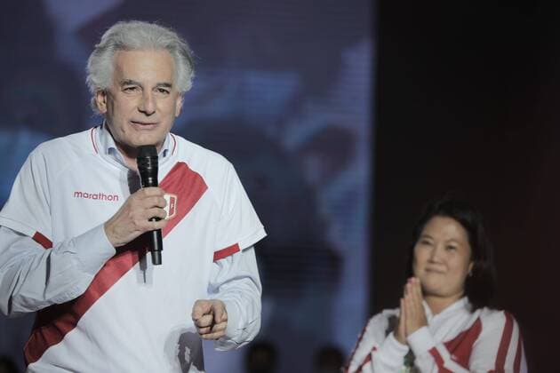 Bilder des Jahres 2021, News 06 Juni News Themen der Woche KW22 News Bilder des Tages LIMA (PERU), 06 03 2021.- Álvaro Vargas Llosa (l), son of Nobel Prize winner Mario Vargas Llosa, speaks in support of the candidate for the Presidency of Peru Keiko Fujimori (r), from the Fuerza Popular party during the closing of his campaign for the second presidential round on June 6, at the Las Palomas oval in the district of Villa El Salvador, in Lima, Peru, 03 June 2021. Keiko will face on Sunday in the electoral contest Pedro Castillo, from the Peru Libre party, with whom he waged a tense political campaign, intensified in recent weeks. In the second presidential round, more than 25 million Peruvians are summoned to the polls to elect the person who will govern Peru for the next five years. EFE John Reyes Keiko Fujimori s campaign  Copyright: xJohnxReyesx AME3220 20210604-637583763315670657