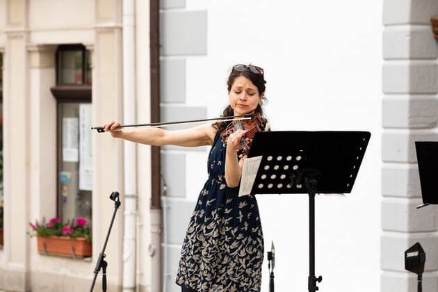 Kleines Konzert der Mittelsächischen Philharmonie am Obermarkt Freiberg - Sax n Strings 04.06.2021 Sophia Heide, Erste Violine der Mittelsächsischen Philharmonie Freiberg Obermarkt Sachsen Deutschland