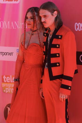 Muz-TV Music Awards in Moskau MOSCOW, RUSSIA â€“ JUNE 4, 2021: Little Big band members Sofya Tayurskaya (L) and Ilya Prusikin at a ceremony to present the 2021 Muz-TV Music Awards, at the Megasport Arena. Sergei Karpukhin TASS  TS10378B