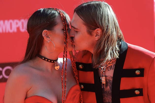 Muz-TV Music Awards in Moskau MOSCOW, RUSSIA â€“ JUNE 4, 2021: Little Big band member Sofya Tayurskaya (L) and Ilya Prusikin at a ceremony to present the 2021 Muz-TV Music Awards, at the Megasport Arena. Sergei Karpukhin TASS  TS103789