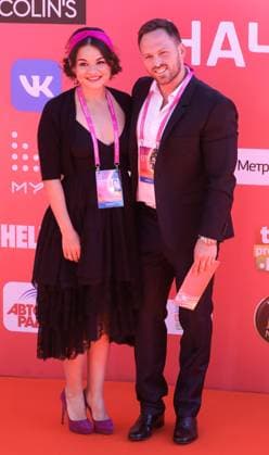 Muz-TV Music Awards in Moskau MOSCOW, RUSSIA â€“ JUNE 4, 2021: Russian Triathlon Federation President Ksenia Shoigu (L) and sports blogger Alexei Stolyarov at a ceremony to present the 2021 Muz-TV Music Awards, at the Megasport Arena. Sergei Karpukhin TASS  TS103762