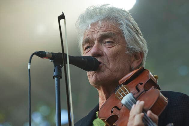 Lars Lilholt Band Konzert in Aarhus Lars Lilholt Band indtager scenen to gange naar Fed Fredag-koncerter vender tilbage i Tivoli Friheden i Aarhus, fredag den 4. juni 2021. Paa trods af coronarestriktioner vender den aarhusianske musiktradition Fed Fredag i Tivoli Friheden tilbage fra fredag den 4. juni.. , Aarhus