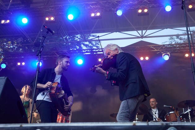 Lars Lilholt Band Konzert in Aarhus Lars Lilholt Band indtager scenen to gange naar Fed Fredag-koncerter vender tilbage i Tivoli Friheden i Aarhus, fredag den 4. juni 2021. Paa trods af coronarestriktioner vender den aarhusianske musiktradition Fed Fredag i Tivoli Friheden tilbage fra fredag den 4. juni.. , Aarhus