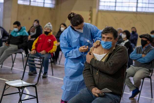 June 5, 2021, Firmat, Santa Fe, Argentina: Inside a makeshift vaccination center in a basketball court, a man gets a shot of COVID-19 AstraZeneca vaccine. Firmat Argentina - ZUMAm105 20210605_zaf_m105_001 Copyright: xPatricioxMurphyx