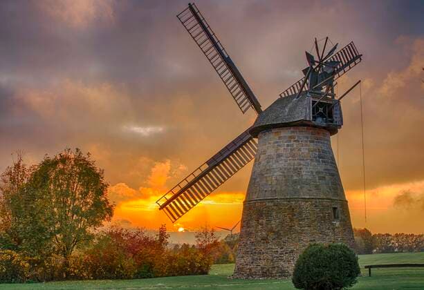 Windmühle Eisbergen Sonnenuntergang im Herbst, Deutschland, Europa Copyright: imageBROKER/RolfxFischer iblrfi06755918.jpg