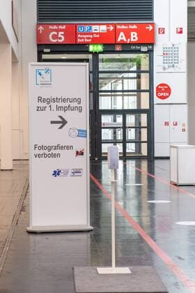 Registrierung zur 1. Impfung, Pressetermin anlaesslich der 500.000 stationaeren Impfung im Muenchner Impfzentrum, 06.06.2021 Muenchen Bayern Deutschland