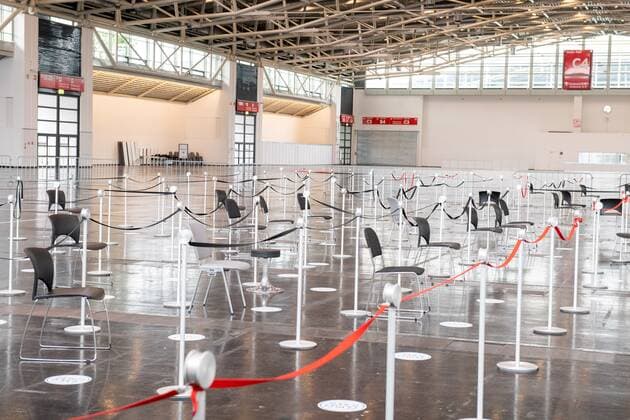 Wartebereich vor den Registrierungsplätzen, Pressetermin anlaesslich der 500.000 stationaeren Impfung im Muenchner Impfzentrum, 06.06.2021 Muenchen Bayern Deutschland