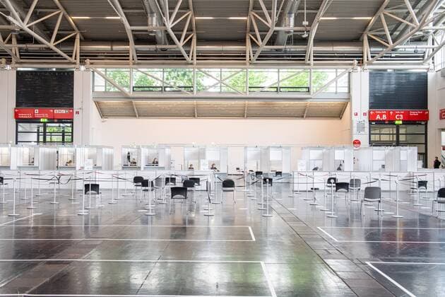 Registrierung zur ersten Impfung, Pressetermin anlaesslich der 500.000 stationaeren Impfung im Muenchner Impfzentrum, 06.06.2021 Muenchen Bayern Deutschland