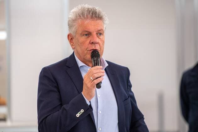Oberbuergermeister Muenchen Dieter Reiter bei der Berantwortung der Fragen, Pressetermin anlaesslich der 500.000 stationaeren Impfung im Muenchner Impfzentrum, 06.06.2021 Muenchen Bayern Deutschland