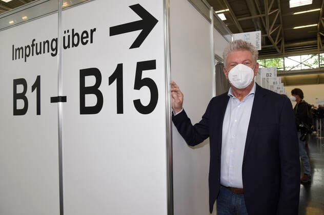 Dieter Reiter beim Pressetermin anlässlich der 500.000. stationären Impfung im Münchner Impfzentrum. München, 06.06.2021