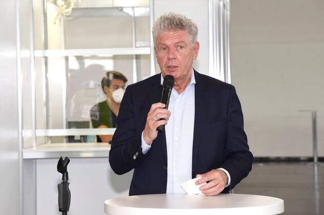 Dieter Reiter beim Pressetermin anlässlich der 500.000. stationären Impfung im Münchner Impfzentrum. München, 06.06.2021