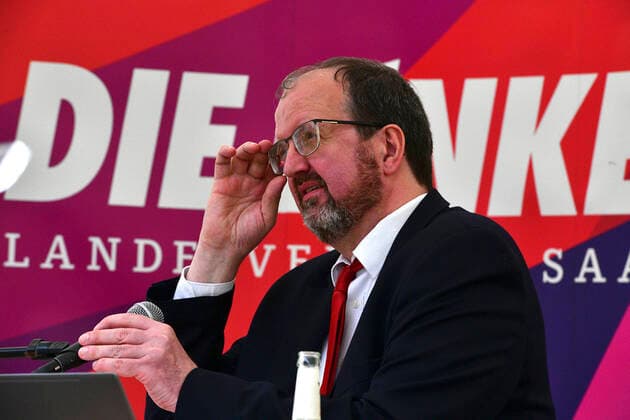 Der Landesverband Saarland der Partei Die Linke wählt am Sonntag (6.6.2021) im Neunkircher Ellenfeldstadion seinen Bundestagskandidaten. Thomas Lutze (MdB, hier im Bild)) und Denis Lander (MdL) stehen zur Wahl nach starken innerparteilichen Querelen. *** The regional organization Saarland of the party the left elects on Sunday 6 6 2021 in the Neunkircher Ellenfeldstadion its Bundestag candidate Thomas Lutze MdB, here in the picture and Denis Lander MdL stand to the choice after strong internal party quarrels bub