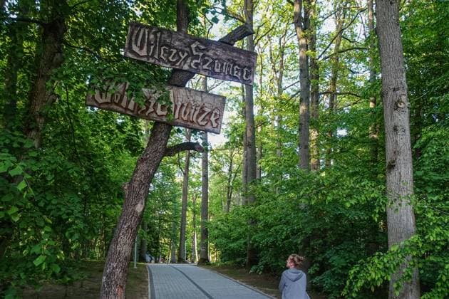Bank Holiday In Poland People visiting the WWII era Adolf Hitler s quarters hidden in a forest near Gierloz, Poland, are seen on 2 June 2021 r Wolf s Lair (ger. Wolfsschanze) ruins of Adolf Hilter s war headquarters was a hidden town in the woods consisting of 200 buildings: shelters, barracks, 2 airports, a power station, a railway station, air-conditioners, water supplies, heat-generating plants and two teleprinters Gierloz Poland fludra-bankholi210602_npyty  Copyright: xMichalxFludrax
