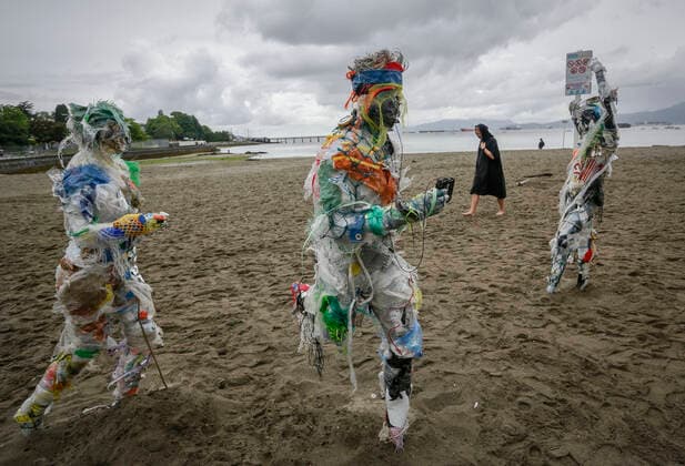 (210606) -- VANCOUVER, June 6, 2021 -- Figures made with plastics removed from shorelines are displayed at Kitsilano Beach in Vancouver, British Columbia, Canada, on June 6, 2021. Created by multidisciplinary artist Caitlin Doherty and made with plastics removed from Canadian shorelines, a set of figures named plastic beachgoers embody people s collective contribution to plastic pollution, bring the topic of shoreline pollution to the forefront. (Photo by Xinhua) CANADA-VANCOUVER-INSTALLATIONS-PLASTIC BEACHGOERS LiangxSen 
