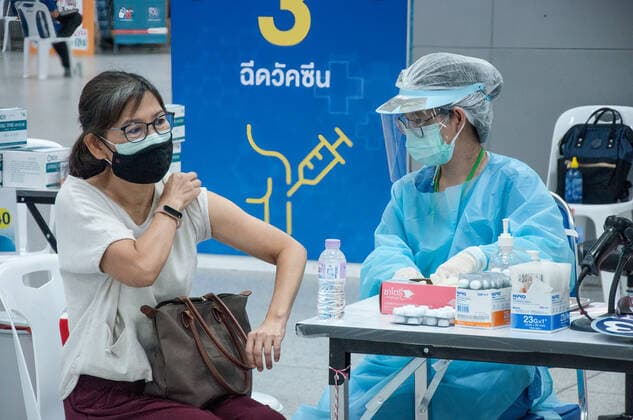 June 7, 2021, Bangkok, Thailand: A health worker prepares to administers a dose of AstraZeneca vaccine to a woman during a mass vaccination against COVID-19 at Bang Sue Grand Station in Bangkok..Thailand started a mass vaccination against COVID-19 coronavirus pandemic across the country in an effort to contain the nationwide spread of COVID-19 coronavirus pandemic from 7 June 2021 onward. Bangkok Thailand - ZUMAs197 20210607_zaa_s197_084 Copyright: xPeeraponxBoonyakiatx