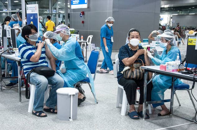 June 7, 2021, Bangkok, Thailand: Health workers administer doses of AstraZeneca vaccines to people during a mass vaccination against COVID-19 at Bang Sue Grand Station in Bangkok..Thailand started a mass vaccination against COVID-19 coronavirus pandemic across the country in an effort to contain the nationwide spread of COVID-19 coronavirus pandemic from 7 June 2021 onward. Bangkok Thailand - ZUMAs197 20210607_zaa_s197_086 Copyright: xPeeraponxBoonyakiatx