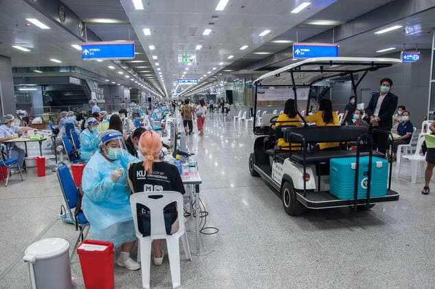 June 7, 2021, Bangkok, Thailand: A health worker administers a dose of AstraZeneca vaccine to a woman during a mass vaccination against COVID-19 at Bang Sue Grand Station in Bangkok..Thailand started a mass vaccination against COVID-19 coronavirus pandemic across the country in an effort to contain the nationwide spread of COVID-19 coronavirus pandemic from 7 June 2021 onward. Bangkok Thailand - ZUMAs197 20210607_zaa_s197_100 Copyright: xPeeraponxBoonyakiatx