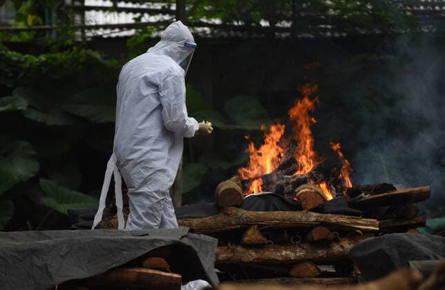 June 7, 2021, Guwahati, Guwahati, India: Family members perform the last rites of COVID-19 victim at cremation ground in Guwahati Assam India on Monday 7th June 2021. Guwahati India - ZUMAd163 20210607_zip_d163_003 Copyright: xDasarathxDekax