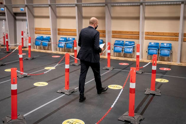 Sundhedsminister Magnus Heunicke bliver vaccineret imod covid-19 i Ishoej, mandag den 7. juni 2021. Sundhedsministeren bliver vaccineret med Pfizer BioNTech.. , Ishoej Denmark Copyright: RitzauxScanpix MadsxClausxRasmussenx spdk20210607-180144-L