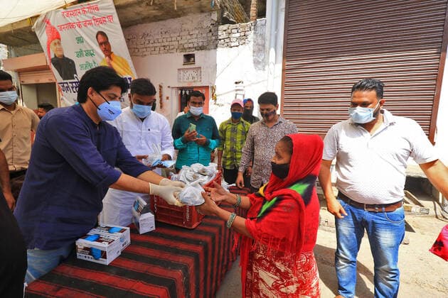 Food Distribution During Lockdown In Jaipur Social workers Dr. Sarvesh S Joshi and Deepak Dandoriya distributed free food packets and face mask to needy people during the Covid-19 lockdown ,at Purani Basti in Jaipur, Rajasthan, India, on June 07, 2021. Jaipur Rajasthan India bhatnagar-notitle210607_npxTM  Copyright: xVishalxBhatnagarx