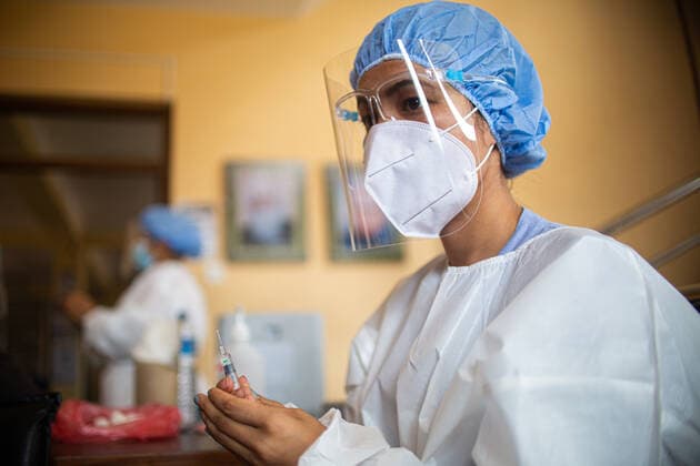 Nepal Continue COVID-19 Vaccination Drive A health worker prepares to inoculate a dose of the Vero cell COVID-19 vaccine in Bhaktapur, Nepal on Tuesday, June 8, 2021. After receiving 1 million doses of the COVID-19 vaccine from china, the Nepal government has continued vaccination for the 60-64 age groups. Kathmandu Nepal shrestha-notitle210608_npdmG  Copyright: xRojanxShresthax