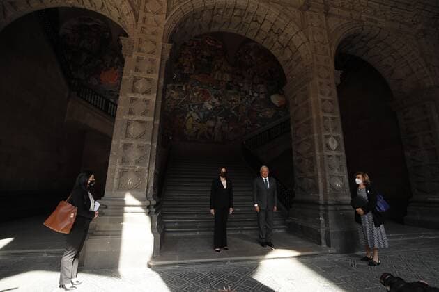 Mexico City (Mexico); 08 06 2021.- The president of Mexico, Andres Manuel Lopez Obrador (R), receives the vice president of the United States, Kamala Harrisen (L), at the National Palace, in Mexico City, Mexico, 08 June 2021. Harris arrived at the National Palace on Tuesday to meet Lopez Obrador, with whom she will address the migration crisis in the region. Harris arrives at the National Palace of Mexico to meet with López Obrador !ACHTUNG: NUR REDAKTIONELLE NUTZUNG!  Copyright: xMarioxGuzmanx MEX4168 20210608-637587713688444254
