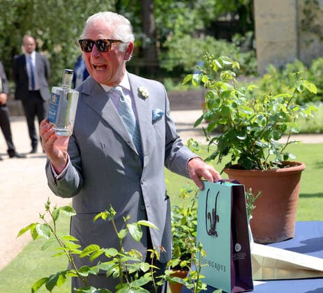 . 08 06 2021. Oxford, United Kingdom. Prince Charles, Prince of Wales, during a visit to the Oxford Botanic Garden in Oxford, United Kingdom, to mark the GardenÕs 400th Anniversary.  xPoolx xi-Imagesx IIM-22245-0014