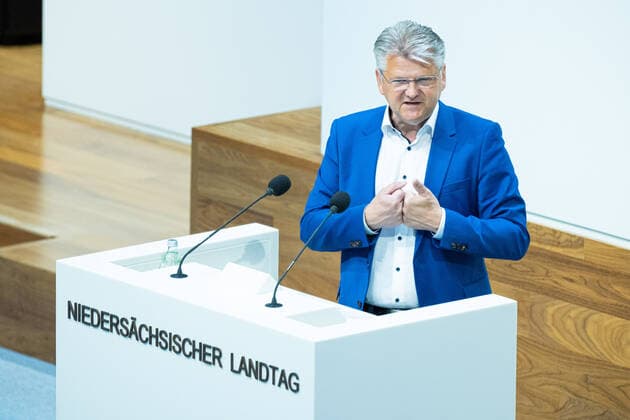 DEUTSCHLAND, NIEDERSACHSEN, HANNOVER, 09.06.2021 - Plenarsitzung im Niedersächsischen Landtag - Stefan Politze (SPD), stellvertretender Fraktionsvorsitzende, hält im Plenum eine Rede zum Tagesordnungspunkt Unser Dreiklang für eine starke frühkindliche Bildung - Qualität, Gebührenfreiheit und ein Platz für jedes Kind! in der Aktuellen Stunde.