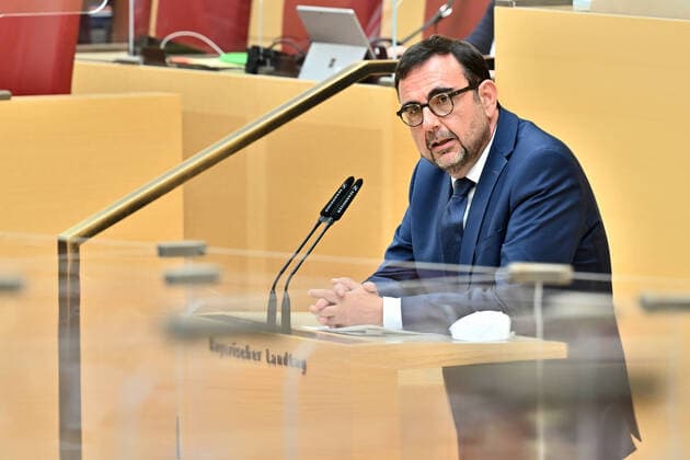 Staatsminister Klaus Holetschek. 84. Plenarsitzung des Bayerischen Landtags am 08.Juni 2021. Befragung der Staatsregierung in der Coronakrise. Der bayerische Gesundheitsminister Klaus Holetschek stellt sich den Fragen. München Bayern Deutschland Copyright: xRolfxPossx