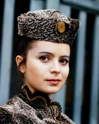 Weihnachten, Filmreife Outfits Czech actress Libuse Safrankova, Czechoslovakia, 1985. Libuse Safrankova internationally known mainly as Cinderella in popular fairy-tale film from 1973, died aged 68. (CTKxPhoto JanxKudela) CTKPhotoF201704130916701 