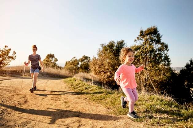 Cheerful girl hiking with mother against clear sky on sunny day Los Angeles, CA, United States CR_JAJEES210609-767448-01 ,model released, Symbolfoto