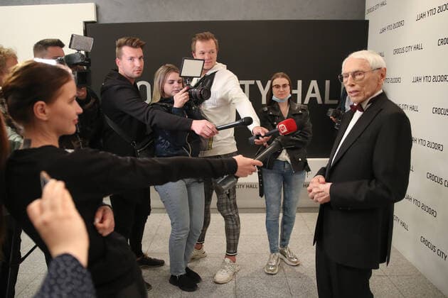 MOSCOW REGION, RUSSIA - JUNE 9, 2021: Composer Alexander Zatsepin (R) talks to journalists before a concert for his 95th birthday, at Crocus City Hall in Krasnogorsk. Alexander Zatsepin celebrated his 95th birthday on 10 March. Vyacheslav Prokofyev TASS  TS104285