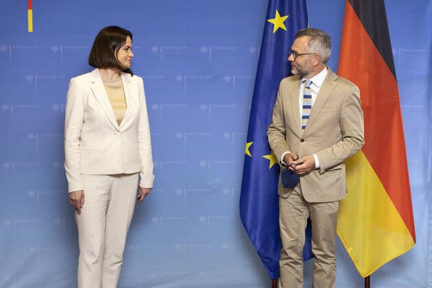 Bilder des Jahres 2021, News 06 Juni News Themen der Woche KW23 News Bilder des Tages Staatsminister im Auswaertigen Amt, Michael Roth, SPD, trifft Swjatlana ( Swetlana ) Zichanouskaja, weissrussische parteilose Buergerrechtlerin. Sie war Kandidatin bei der Praesidentschaftswahl in Weiâˆöürussland 2020. Berlin, 10.06.2021 Berlin Deutschland *** Minister of State in the Foreign Office, Michael Roth, SPD, meets Svyatlana Svetlana Zikhanouskaya, Belarusian non-partisan civil rights activist She was a candidate in the presidential election in Belarus 2020 Berlin, 10 06 2021 Berlin Germany Copyright: xThomasxImo photothek.netx
