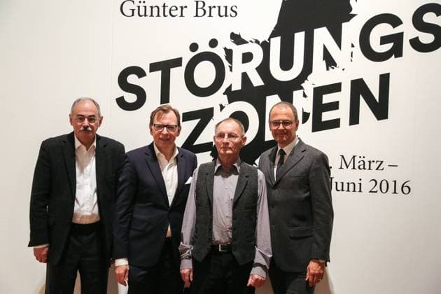 Pressekonferenz am 11.3. zu Günter Brus-Ausstellung Störungszonen, 12. März bis 6. Juni 2016. Anwesend: Günter und Anna Brus, Christoph Buchmann, Wolfgang Muchitsch, Britta Schmitz, Gereon Sievernich, Foto_Matthias Reichelt *** Press conference on 11 3 on Günter Brus exhibition Disturbance Zones, 12 March to 6 June 2016 Present Günter and Anna Brus, Christoph Buchmann, Wolfgang Muchitsch, Britta Schmitz, Gereon Sievernich, photo Matthias Reichelt.