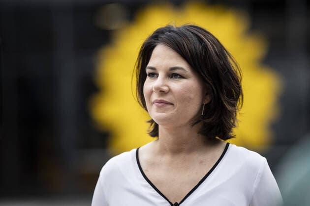 Annalena Baerbock, Co-Vorsitzende von Buendnis 90 Die Gruenen und Kanzlerkandidatin, aufgenommen beim Rundgang vor der Bundesdelegiertenkonferenz von Buendnis 90 Die Gruenen in Berlin, 10.06.2021. Berlin Deutschland