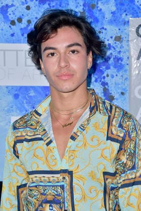 Rodrigo bei der Veranstaltung Gen Art Muse 2021: An Evening of Art, Fashion, Film, and Music im Gray Matter Museum. Newport Beach, 10.06.2021