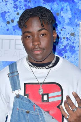 Ozie Zmny Nzeribe bei der Veranstaltung Gen Art Muse 2021: An Evening of Art, Fashion, Film, and Music im Gray Matter Museum. Newport Beach, 10.06.2021