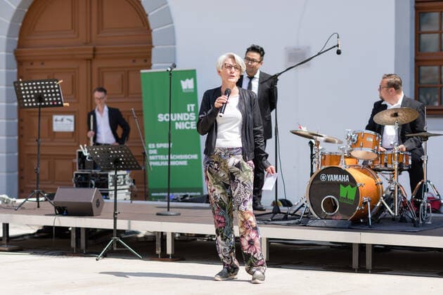 Mittelsächsischen Philharmonie - Kleines Konzert am Obermarkt Freiberg - Von London bis Seoul mit Elias Han und Niki Liogka - 11.06.2021 Hanne Tautorus - Dramaturgin eröffnet das Konzert