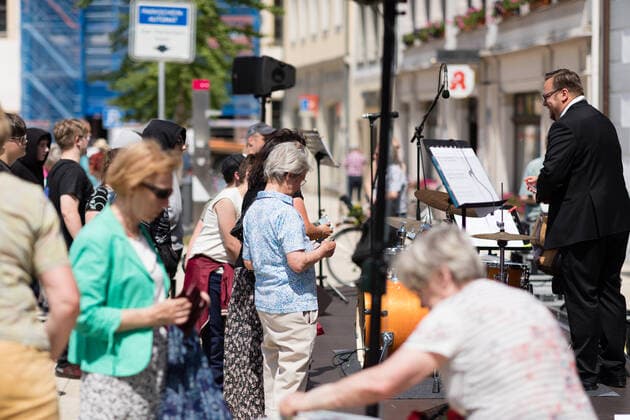 Mittelsächsischen Philharmonie - Kleines Konzert am Obermarkt Freiberg - Von London bis Seoul mit Elias Han und Niki Liogka - 11.06.2021 Spenden und Glückwünsche nach dem Konzert
