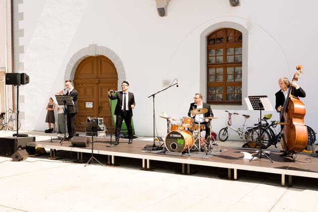 Mittelsächsischen Philharmonie - Kleines Konzert am Obermarkt Freiberg - Von London bis Seoul mit Elias Han und Niki Liogka - 11.06.2021 Bernd Schäfer - Flöte, Elias Han - Bariton, Michael Winkler - Schlagzeug, Matthias Würthner - Kontrabass