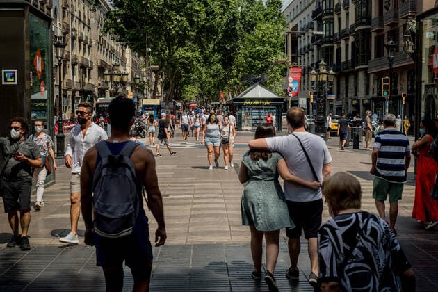 June 11, 2021, Barcelona, Spain: On this Friday morning people walk La Rambla in Barcelona where the presence of tourists among locals is increasing. Spain aims to boost tourism industry recovering visitors after more than a year of the coronavirus pandemic and has started to issue and accept the QR codes, which allow travelers freedom of movement with no need to show coronavirus tests nor quarantine if they meet the required criteria. Barcelona Spain - ZUMAb137 20210611_zap_b137_001 Copyright: xJordixBoixareux