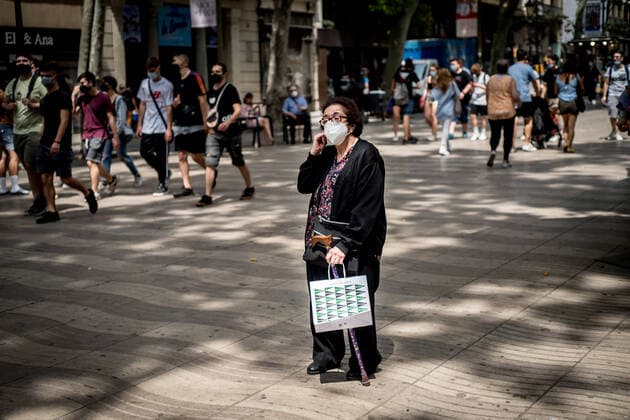 June 11, 2021, Barcelona, Spain: On this Friday morning a woman wearing a face mask stands at La Rambla in Barcelona where the presence of tourists among locals is increasing. Spain aims to boost tourism industry recovering visitors after more than a year of the coronavirus pandemic and has started to issue and accept the QR codes, which allow travelers freedom of movement with no need to show coronavirus tests nor quarantine if they meet the required criteria. Barcelona Spain - ZUMAb137 20210611_zap_b137_007 Copyright: xJordixBoixareux