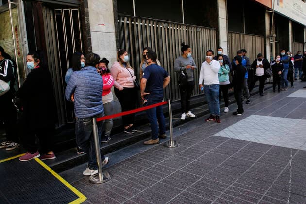 Santiago, June 11, 2021 High mobility is registered in downtown Santiago ahead of the total quarantine that begins on Saturday June 12, 2021 The high number of contagions led authorities to decree a total quarantine in the metropolitan region Marcelo Hernandez Aton Chile, Santiago chile Aton 517030  Copyright: MARCELOxHERNANDEZ ATONCHILE