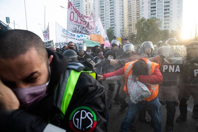 Protest In Argentina Demonstrators clash with riot police during a protest held by people who were fired during the covid-19 pandemic in Buenos Aires, Argentina, June 11, 2021. Buenos Aires Argentina baglietto-notitle210611_npos7  Copyright: xMatiasxBagliettox