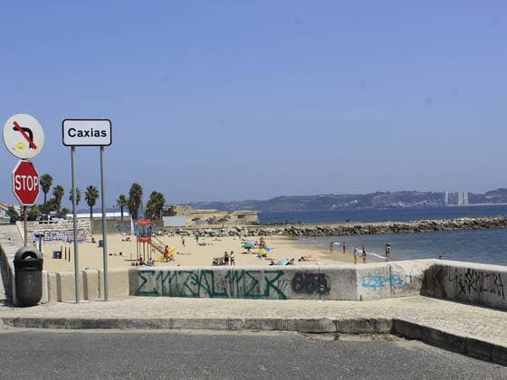 June 11, 2021, Lisbon, Portugal: Movement on beach in Caxias, on outskirts of Lisbon, on Friday (11) amidst Covid-19 pandemic. Strip of sand is small and pleasant. Place also has a train station.  Copyright: xEdsonxdexSouzax